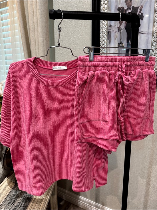 Zenana Outfitters Other - Zenana Outfitters Pink Ribbed Knit Top and shorts